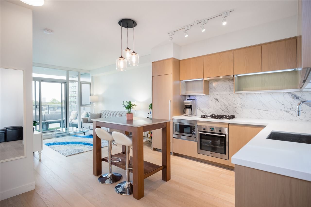 701-6588 Nelson Ave