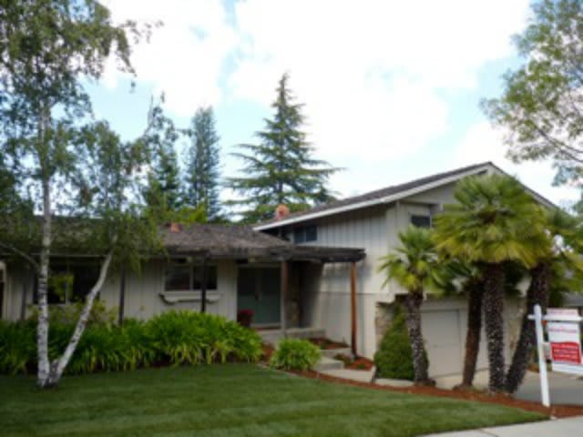 22403 Riverside Dr