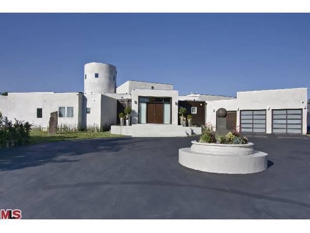 4628 Encino Ave