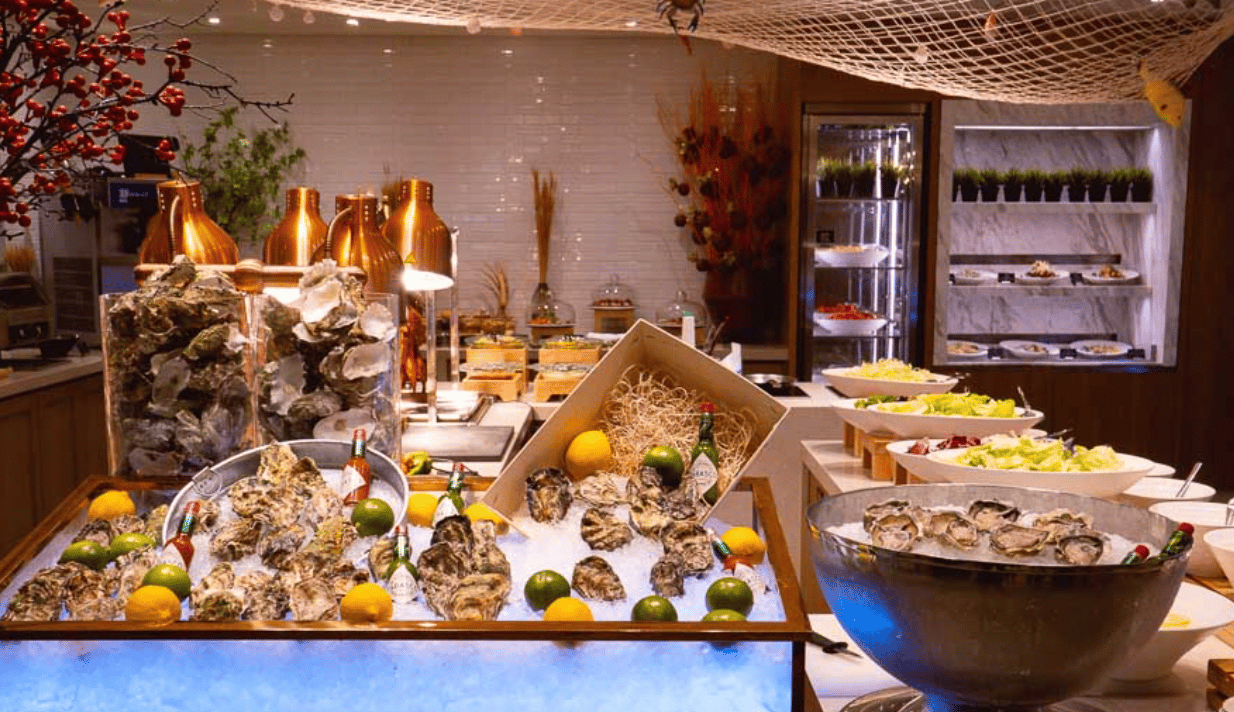 Festive Feasting: Discovering Naples' Premier Christmas Brunch Destinations
