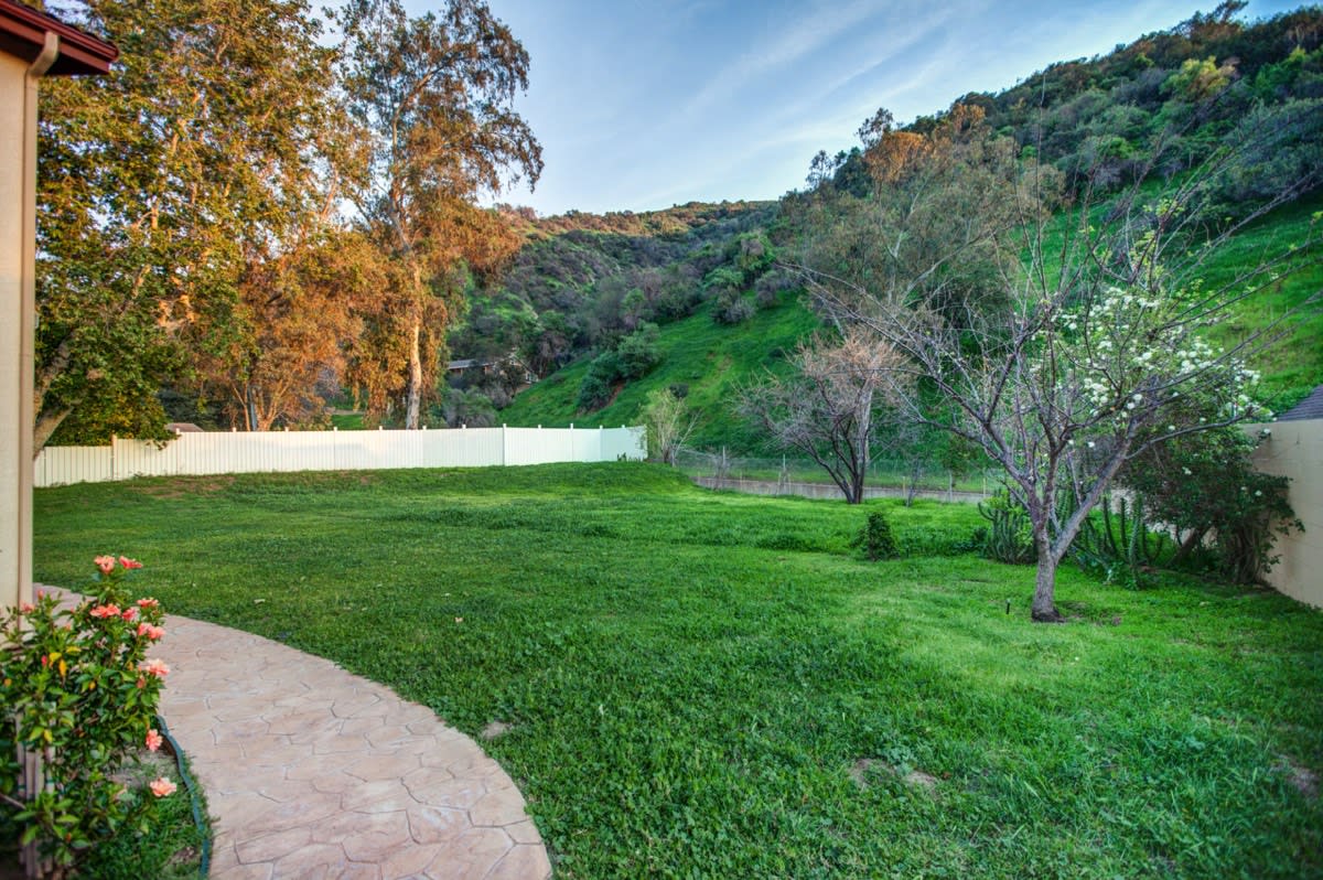 9424 La Tuna Canyon Rd, Sun Valley, CA