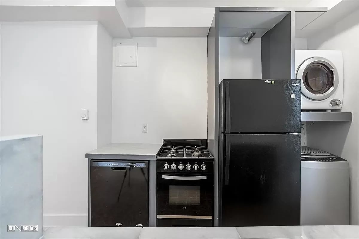 636 GRAND Street Unit: 2