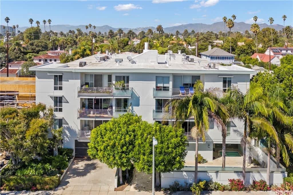415 Montana Ave #108