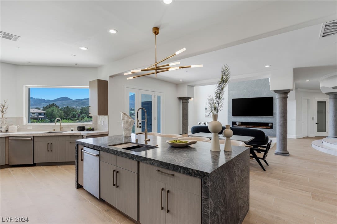 22 Anthem Pointe Ct