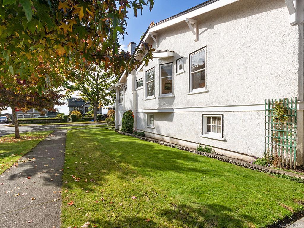 1734 Hollywood Cres
