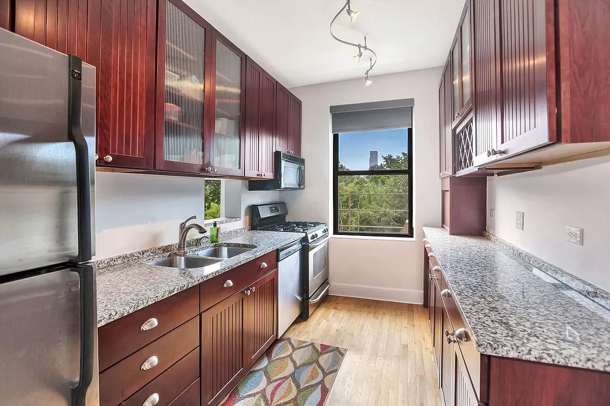 407 Central Park West Unit: 4B