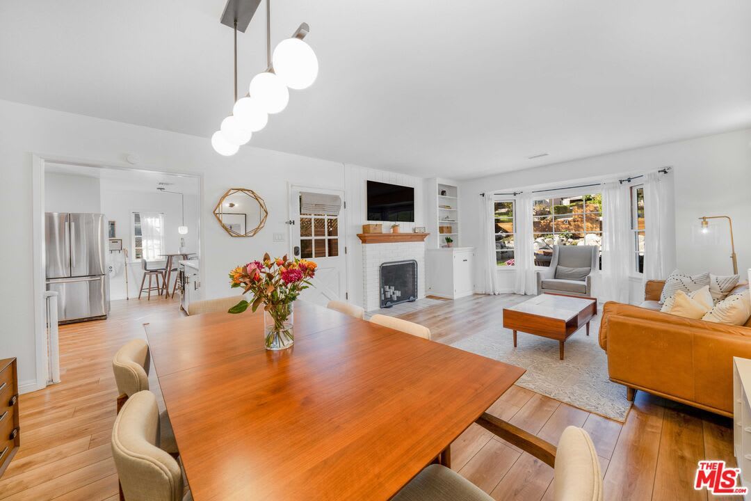 64 W CARTER Avenue