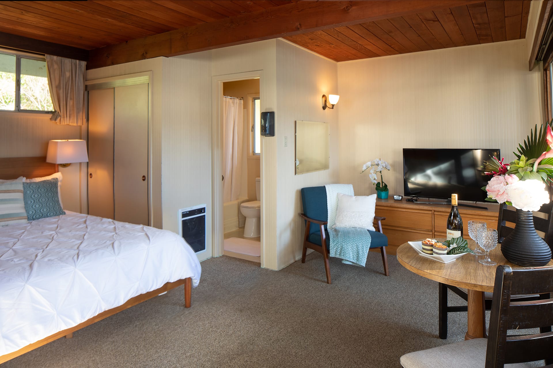 Blue Sky Lodge - Carmel Valley Village