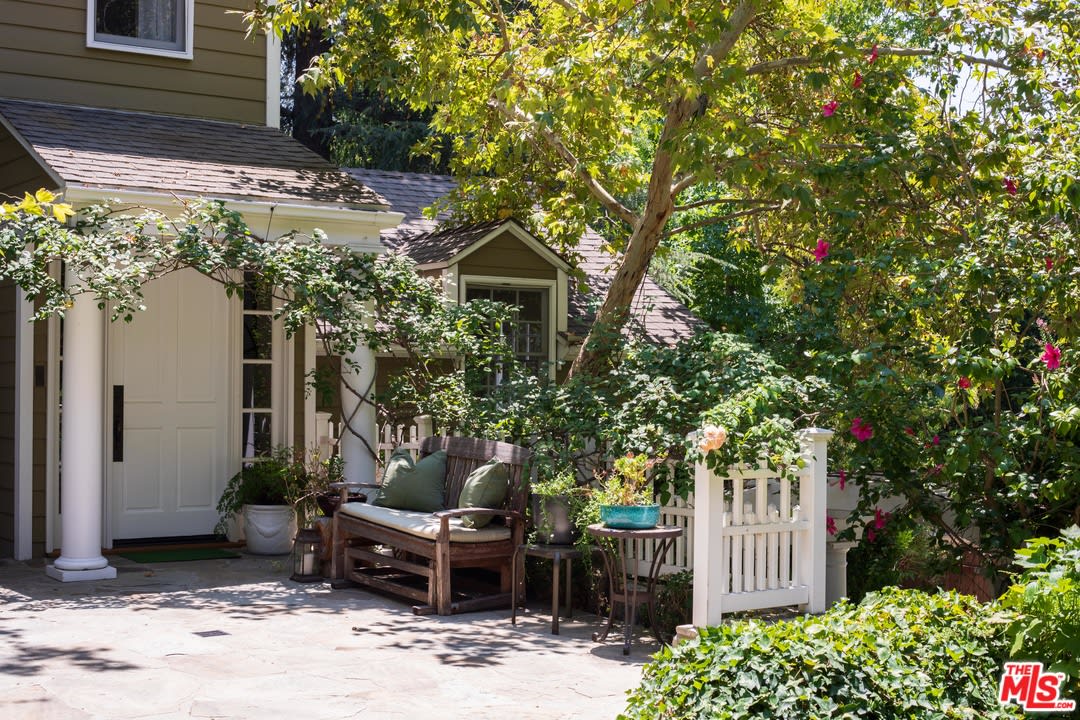 5761 Valley Oak Drive, Los Angeles