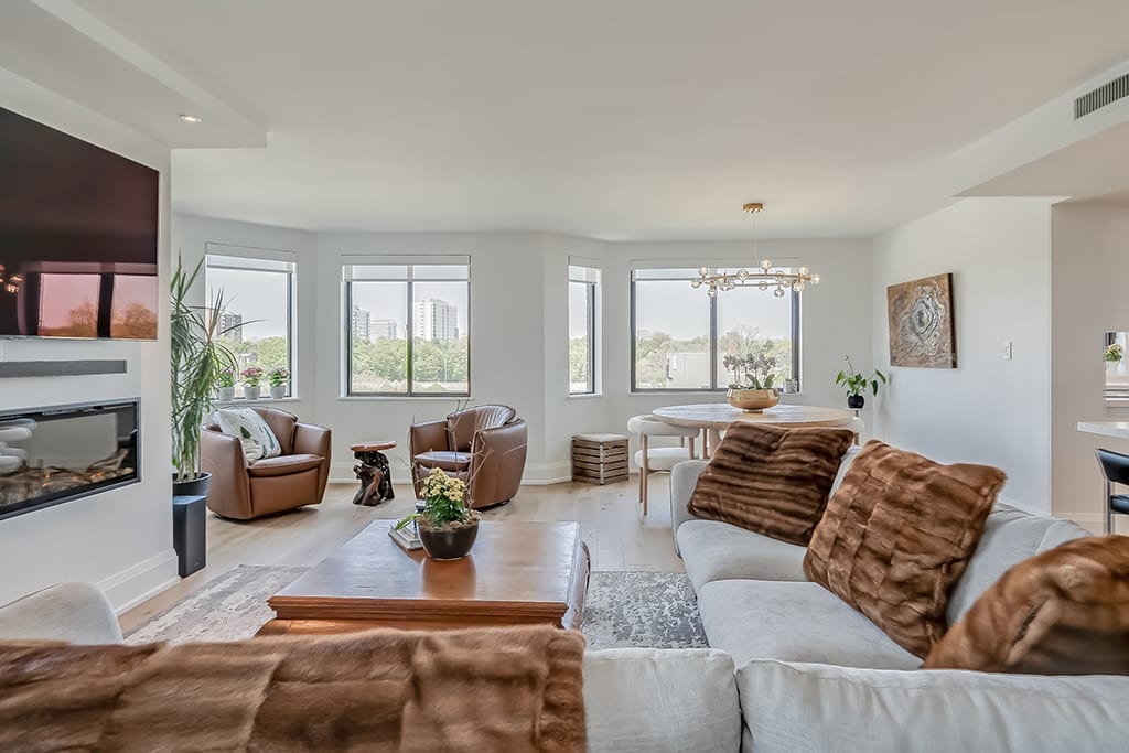 100 Lakeshore Road E Unit: 901