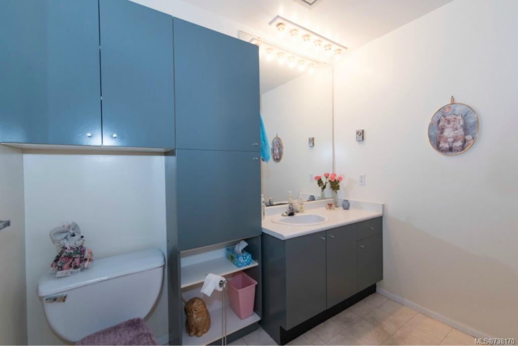 106-3880 Quadra St