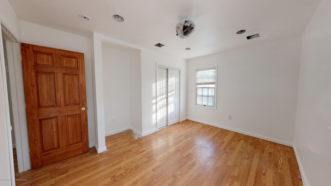 22 Meadowbrook Ave, Eatontown