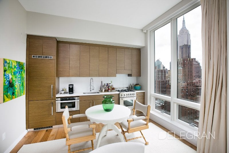 325 LEXINGTON AVE