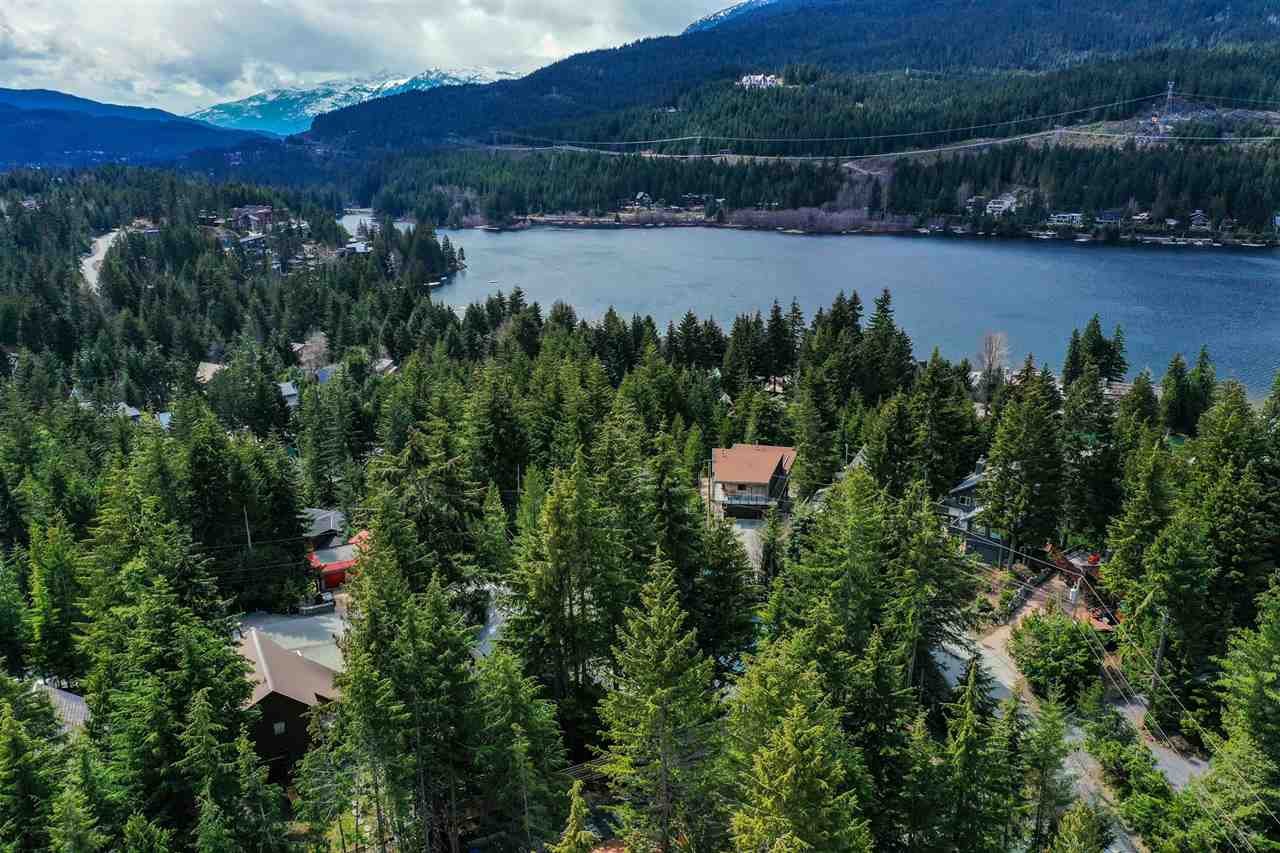 3126 Tyrol Cres