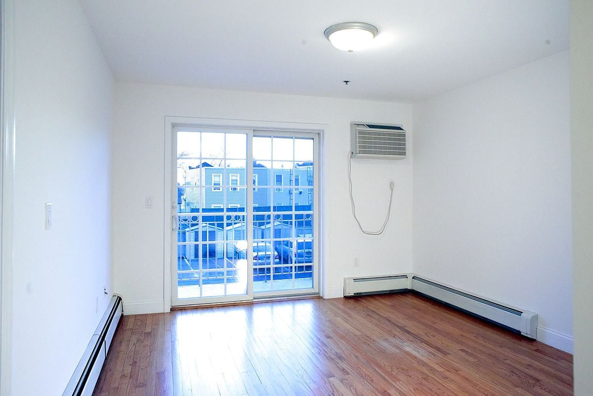 62-48 Mt Olivet Cres #1E