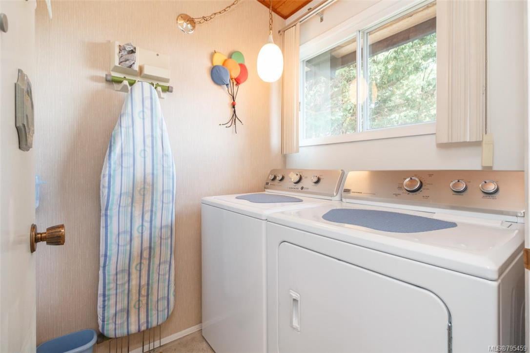71 Flury Hts, View Royal