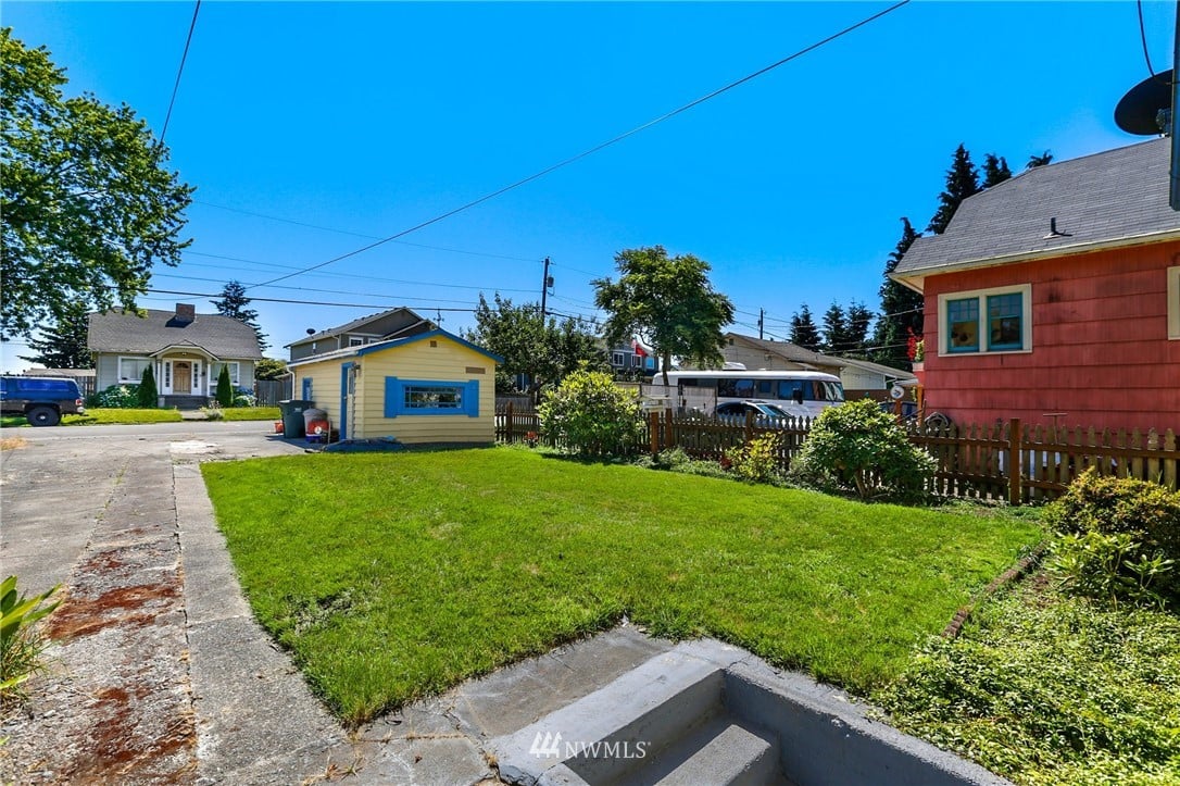 2409 Baker Ave