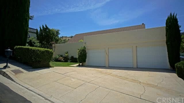 17023 Encino Hills Dr