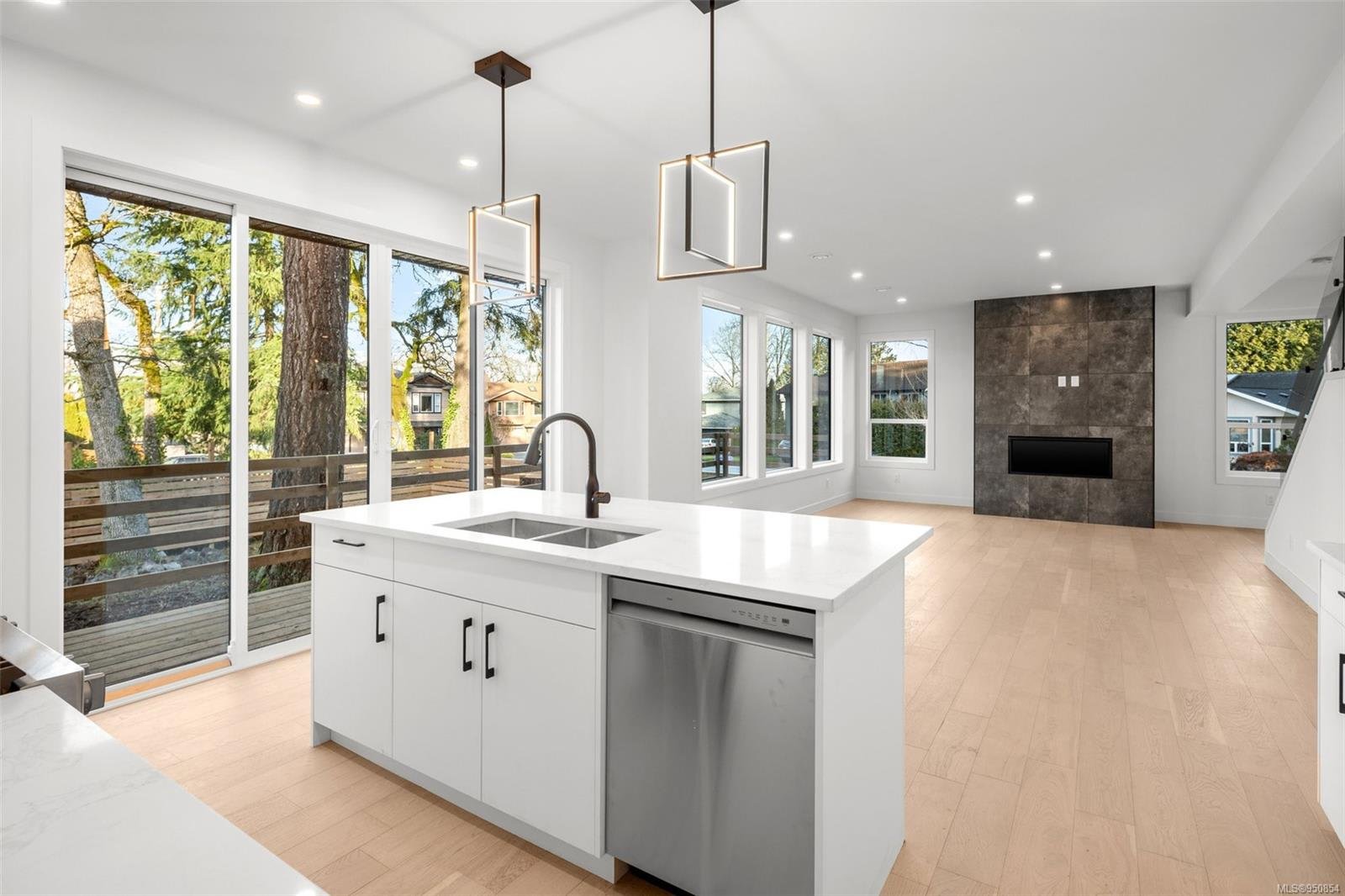4008 Hira Pl