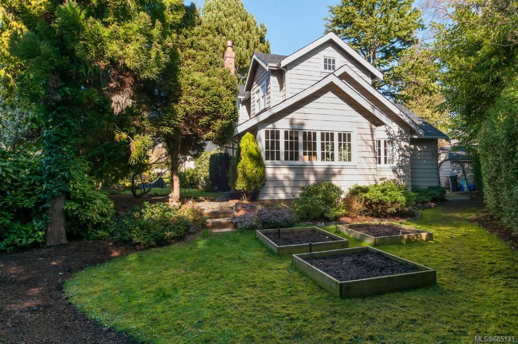 2861 Cadboro Bay Rd