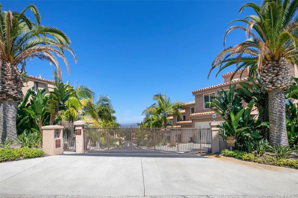 24366 Vista Point Lane