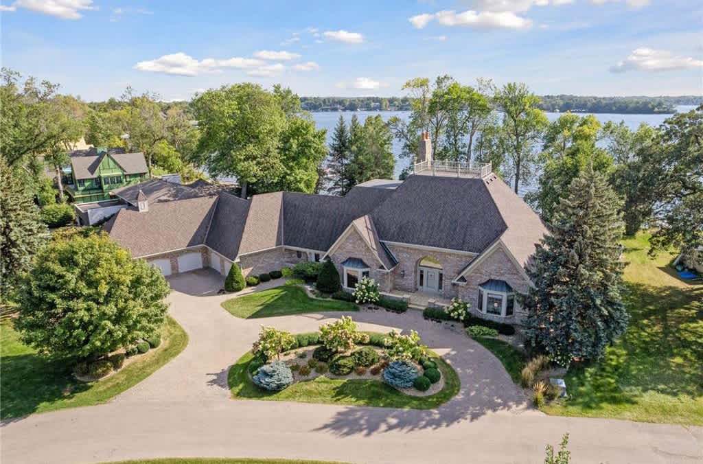 2771 Shadywood Rd, Orono