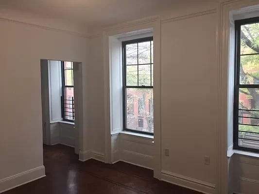 120 Saint James Place Unit: 2