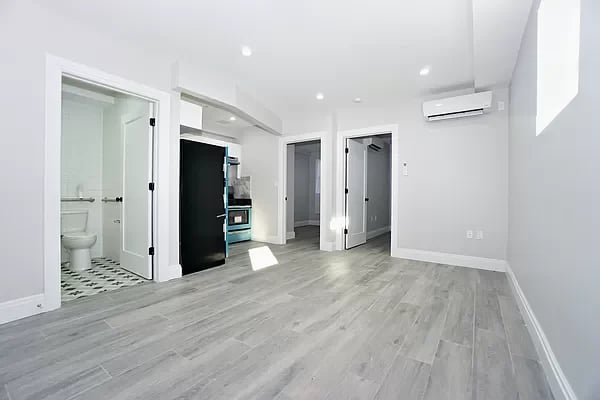 91 East 54th Street Unit: 1R