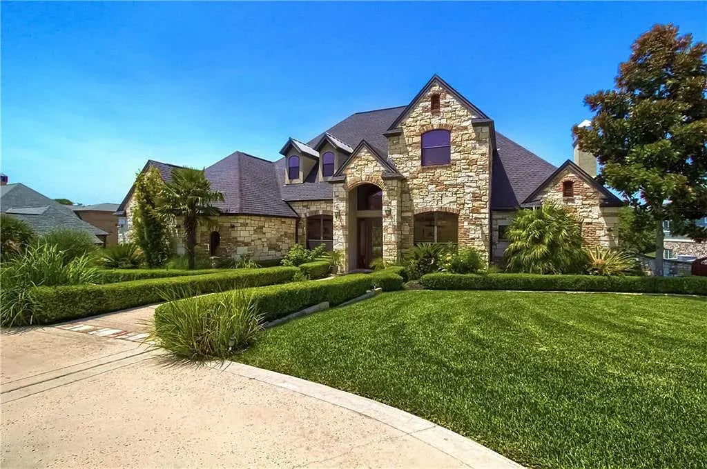 1829 Carlotta Ln