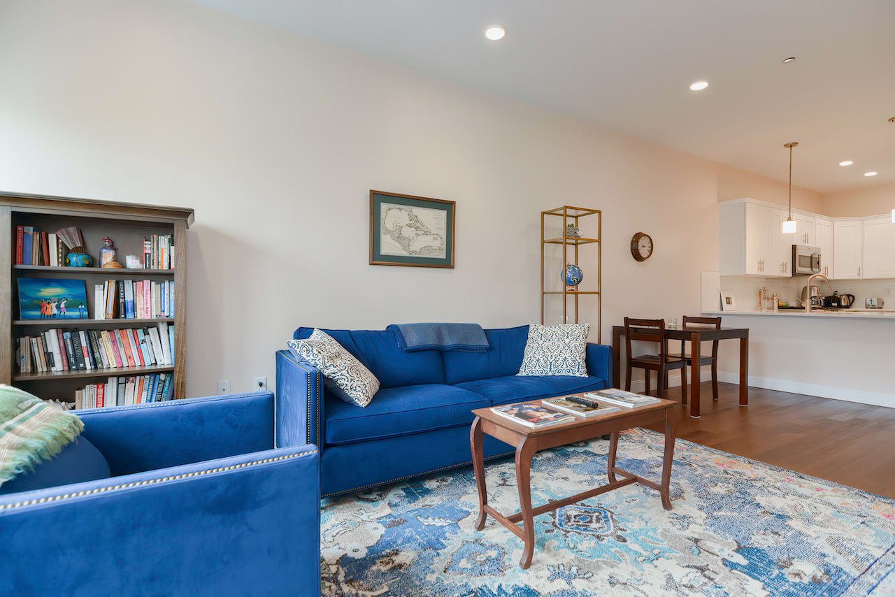 South Boston - Sunny 1 bed 1 bath w. Garage Parking & Central AC! July 15 or August 1!