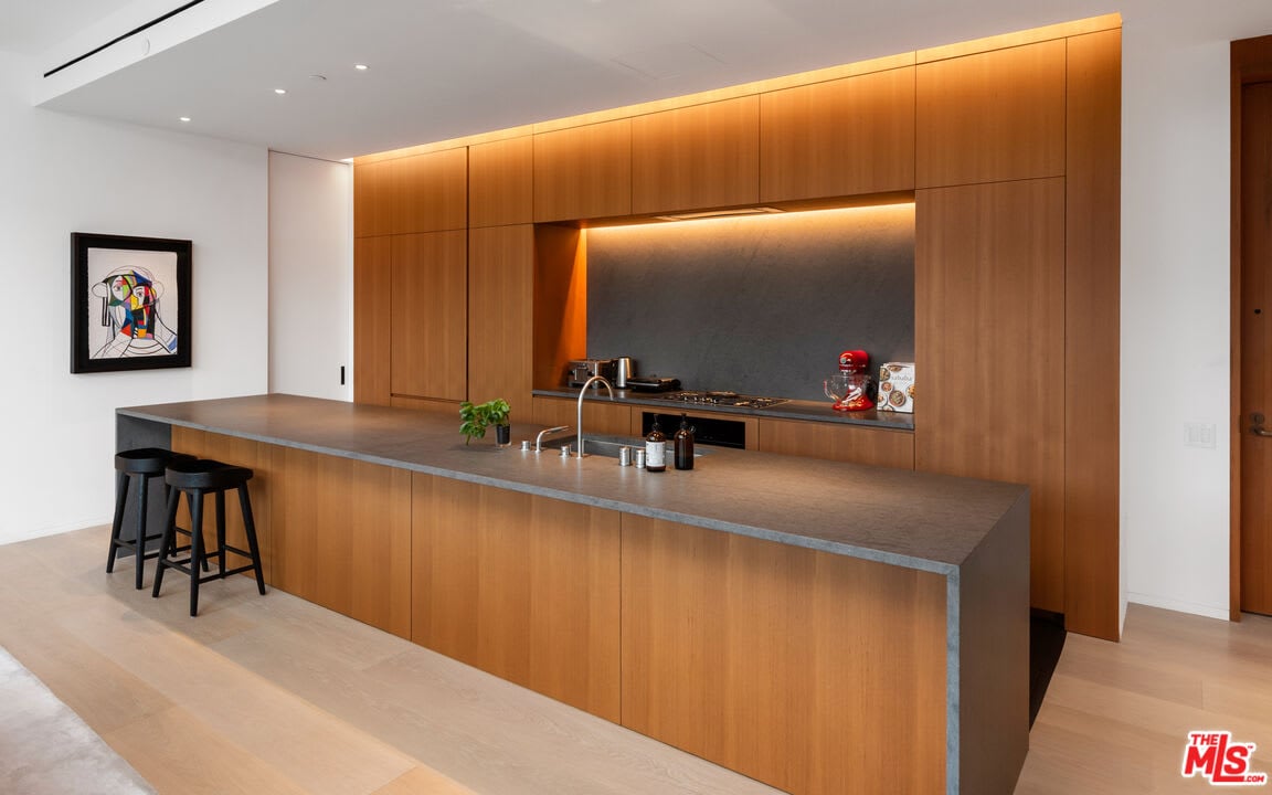 9040 Sunset Blvd, #1102