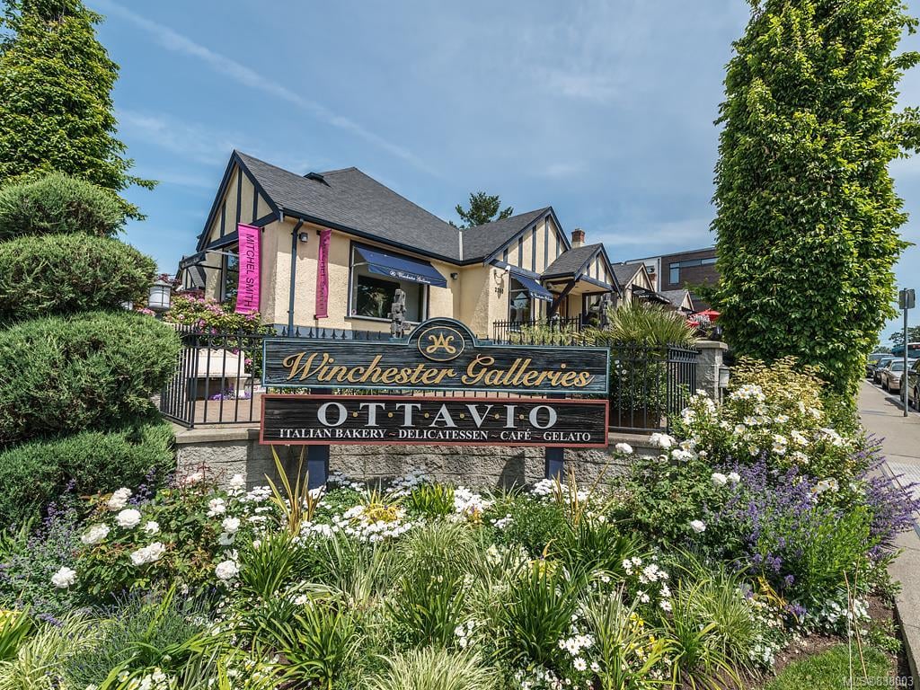 202-2119 Oak Bay Ave