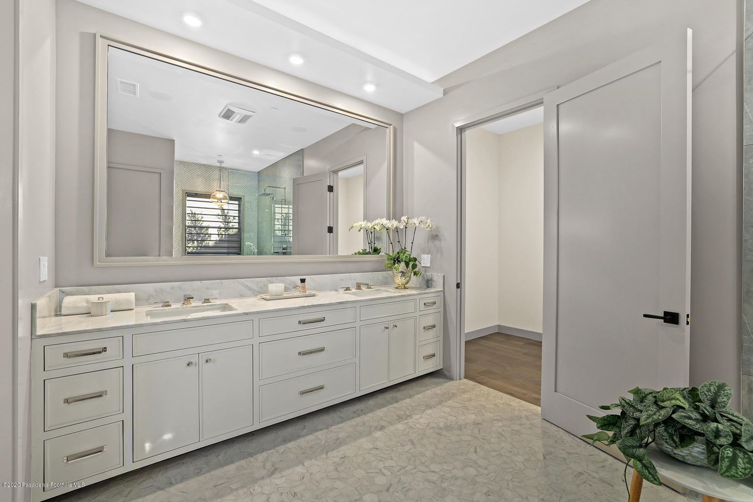 217 Lamour Dr