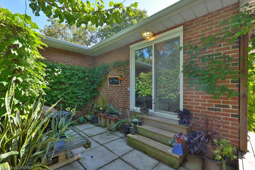 2069 THORNLEA Drive Oakville