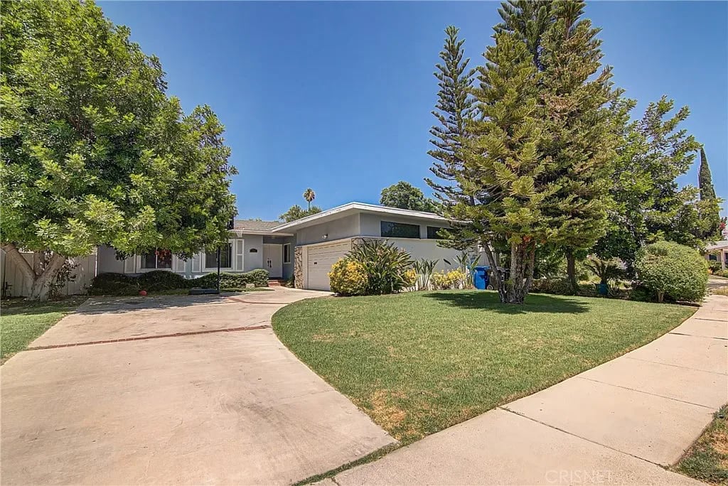 22317 Mobile St