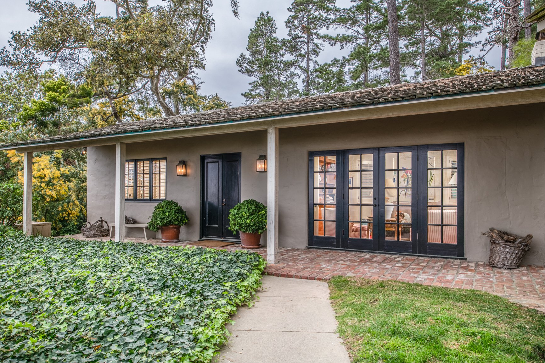 1675 Crespi Ln