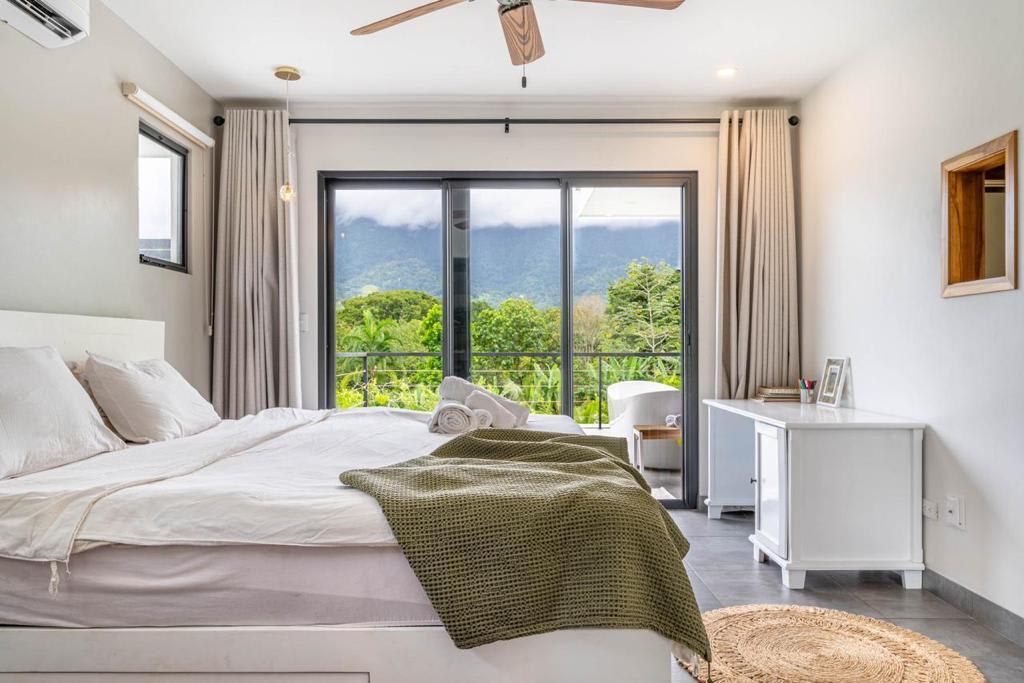 Casa Blanca, Stunning House Located in Ojochal