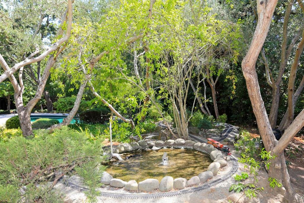 27 Sargent Ln
