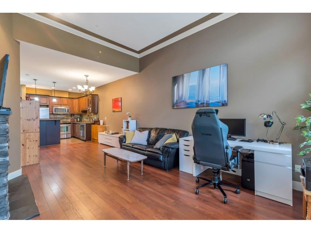 409-45893 Chesterfield Ave