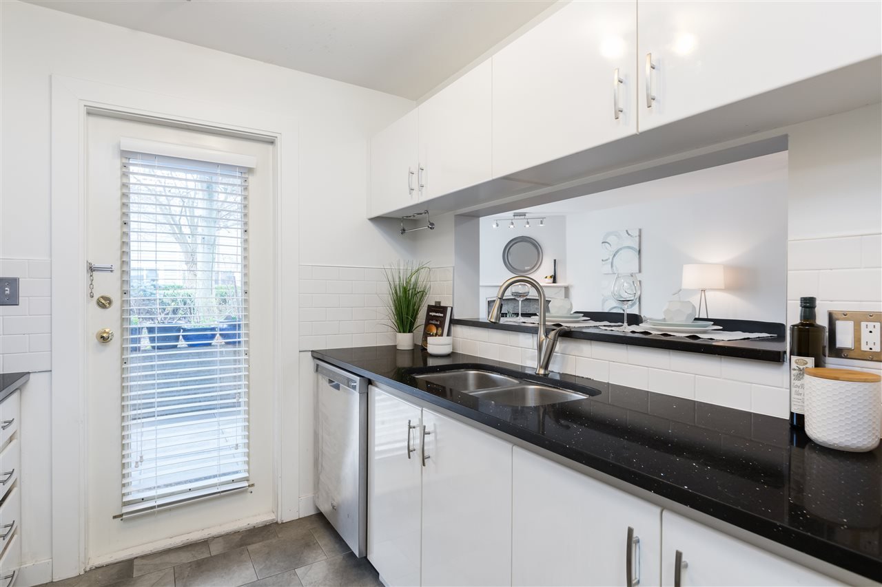 112-8460 Jellicoe St