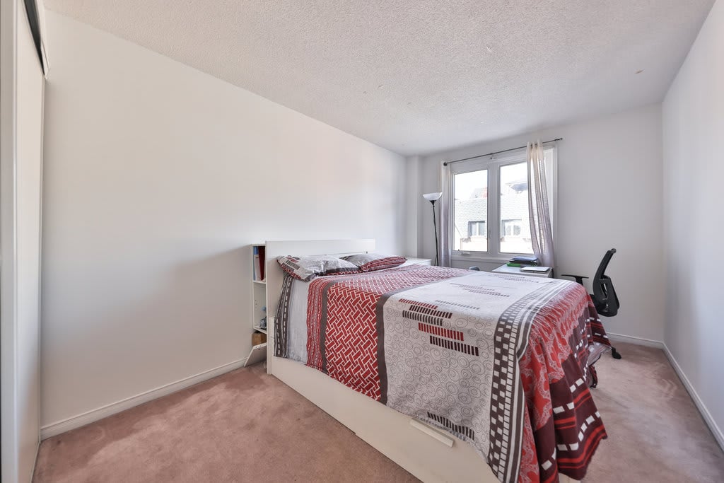 75 Weldrick Road E #823, Richmond Hill