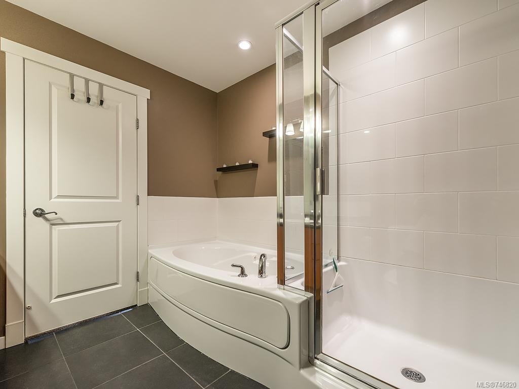 301-330 Waterfront Cres
