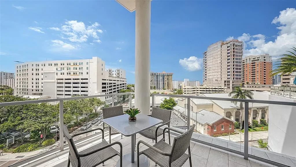 111 S Pineapple Ave #507