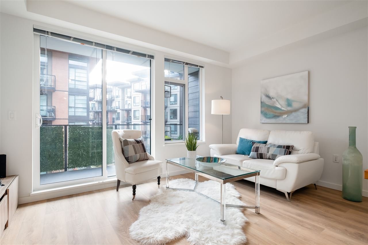 209-725 Marine Dr