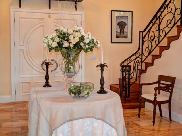 Canalfront Mansion in Port New Providence