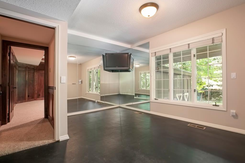 Charming in Eden Prairie!