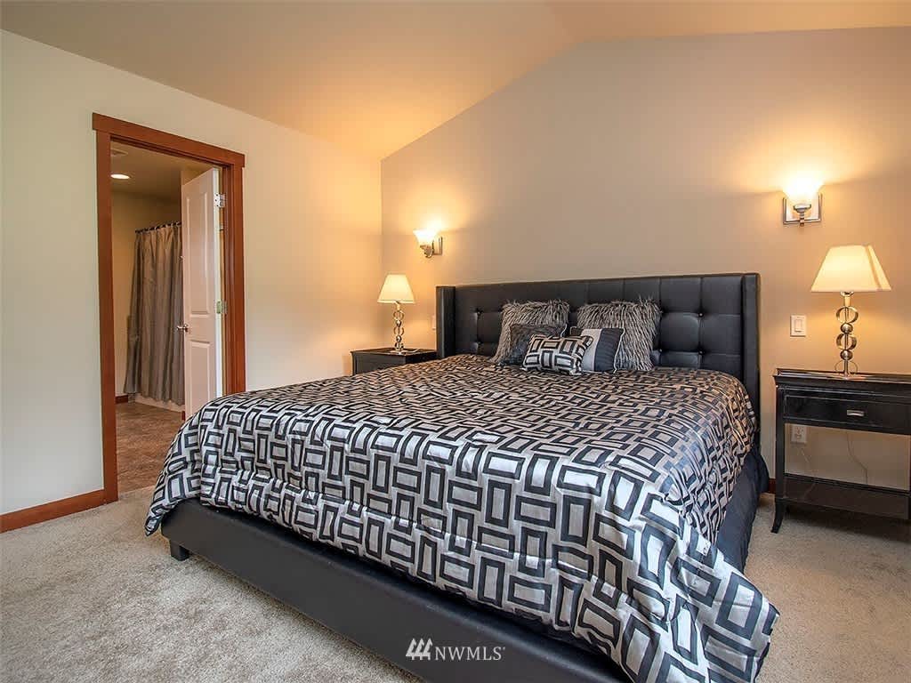 7227 14th Pl SE