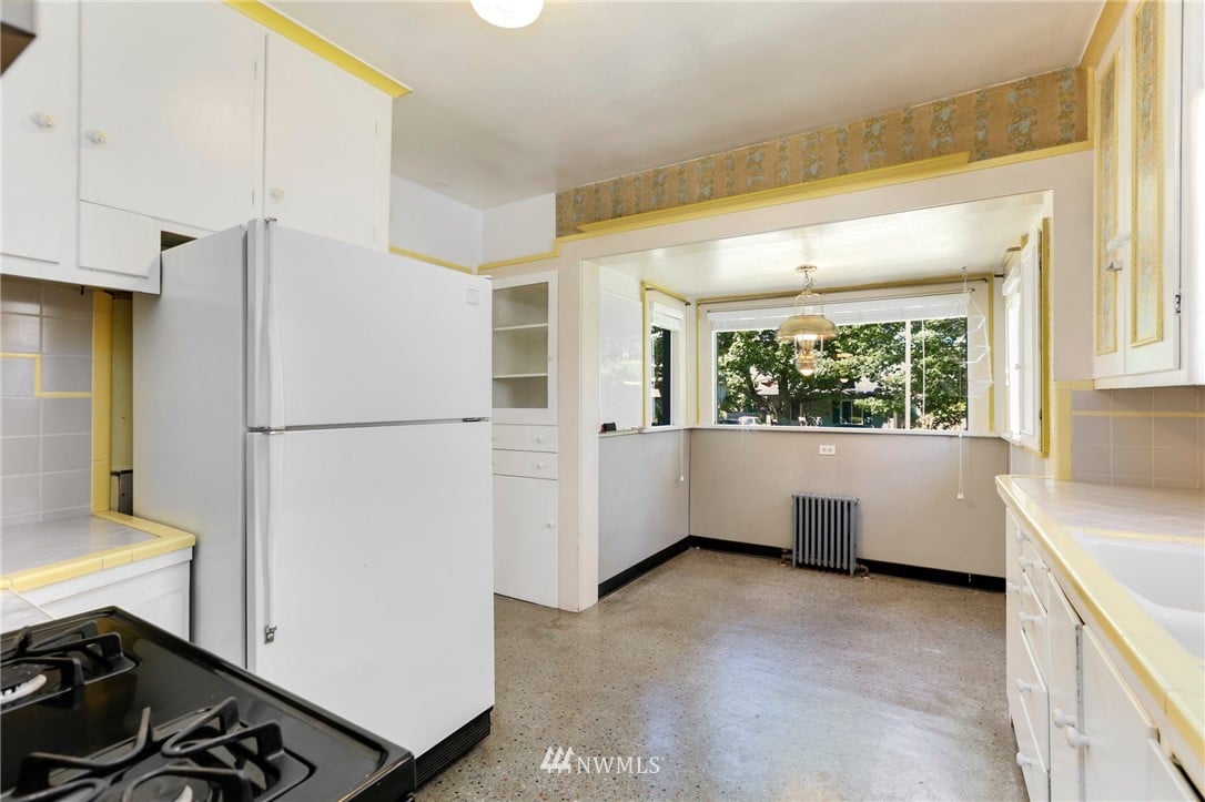 2409 Baker Ave