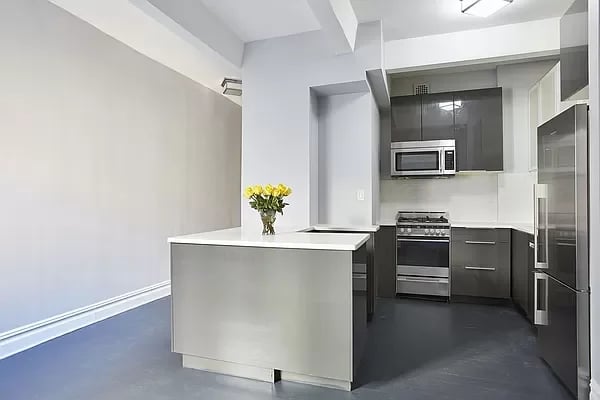 32 West 40th St Unit: PHB