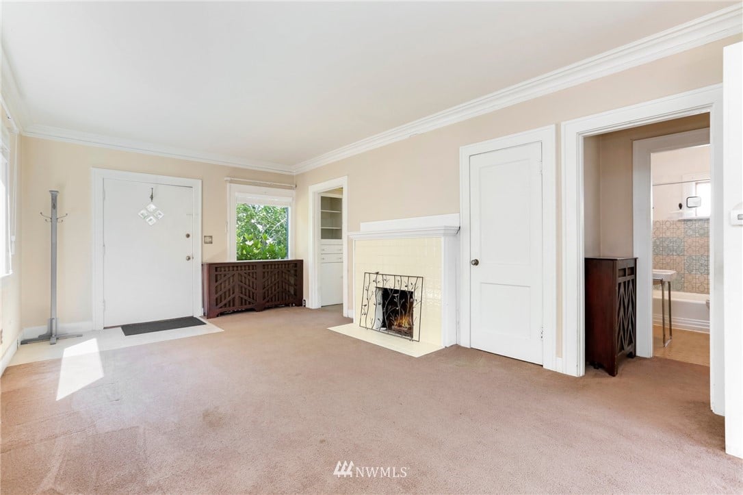 2409 Baker Ave